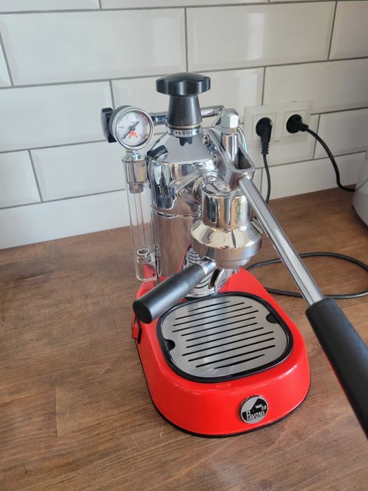 Професійна кавомашина La Pavoni Professional Lever