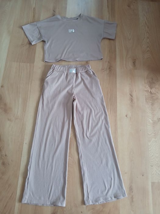 Komplet dziewczecy prążkowany r 140