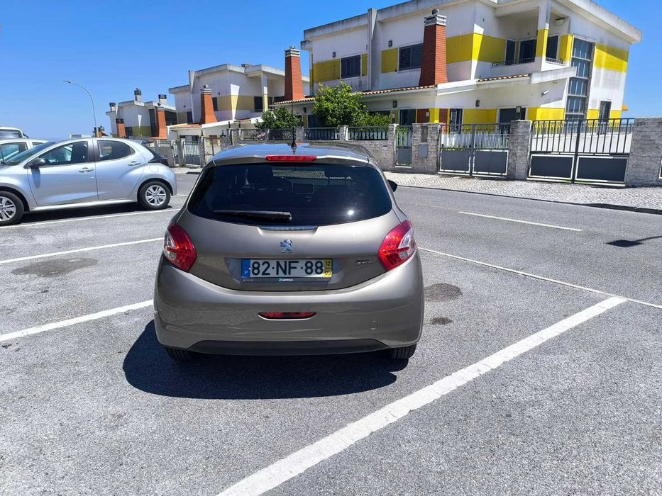 Peugeot 208 — fotografia 3