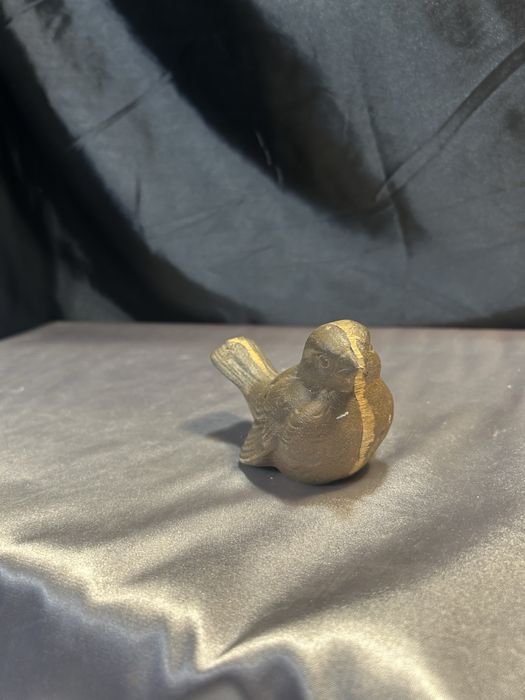 Figurka Ptak Siedzący Zmarznięty Wróbelek Mosiężny Przycisk do Papieru