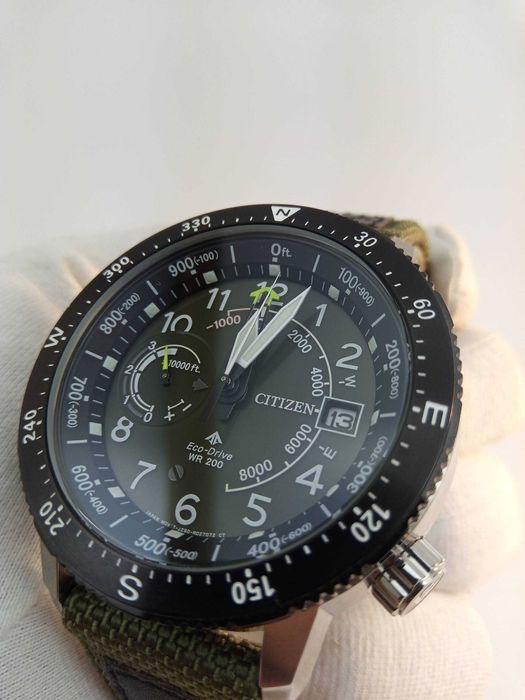 Часы Citizen BN5050-09X - альтиметр, компас, солнечная батарея, заряд