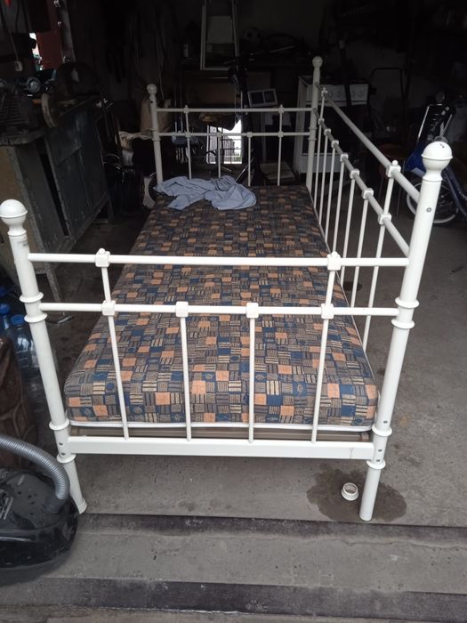 Продам ліжко з матрасом