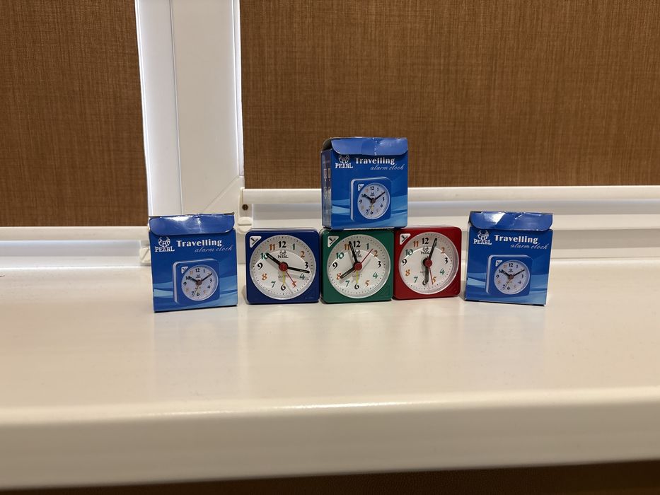 Будильнник годинник PEARL
