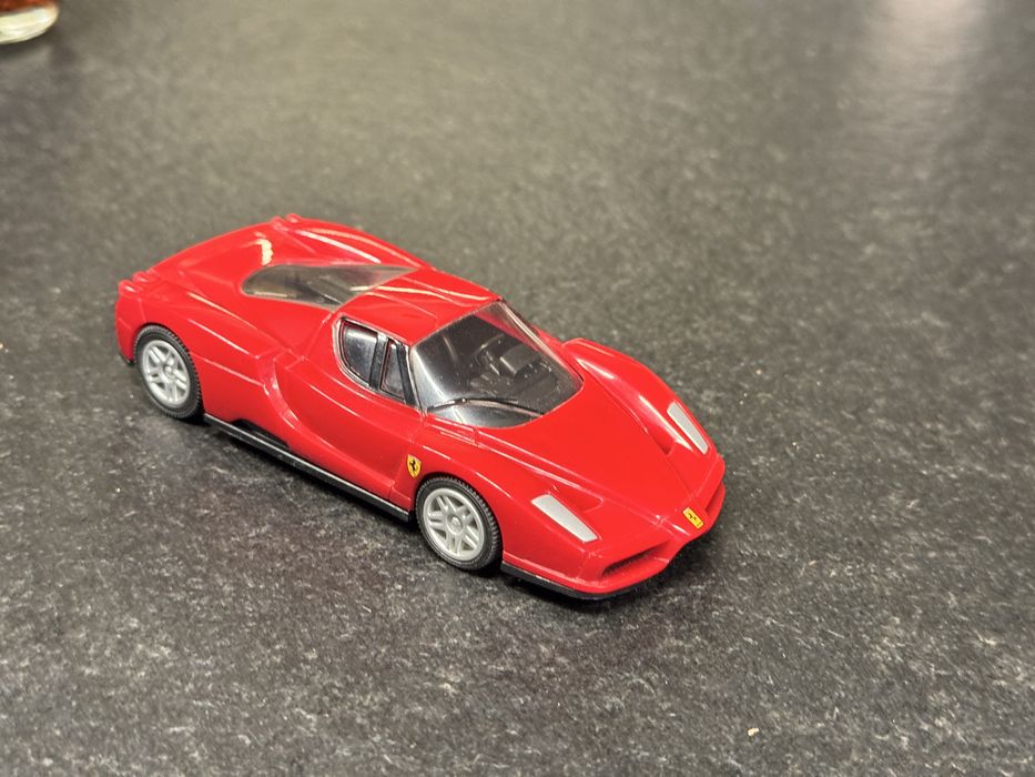Bburago Ferrari Enzo 1:38 Shell V-Power model z 2010r.