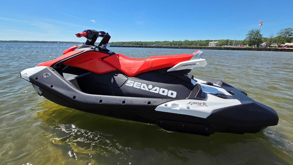 Sea-Doo Spark Trixx 90 (3-os.) – Dragon Red / Bright White