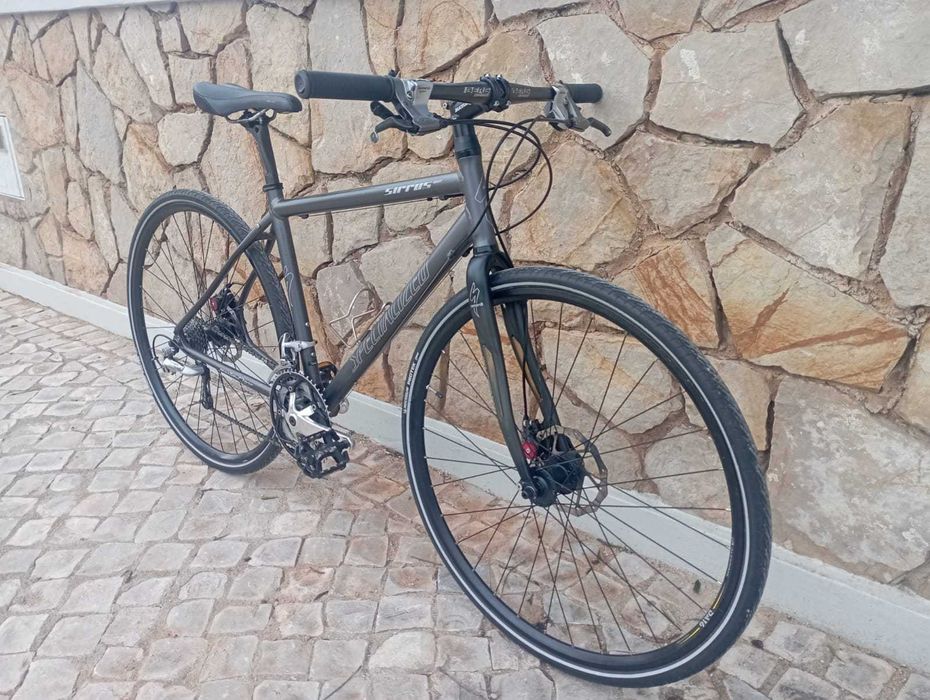 Specialized Sirrus Sport - híbrida / cidade