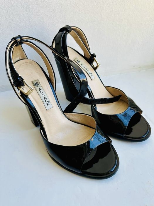 Босоніжки літні, лакова шкіра