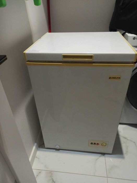 Морозильная камера, работает отлично габариты 84,5/63/56,5