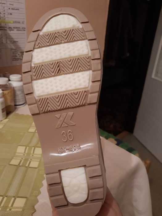 Gumiaki damskie beżowe