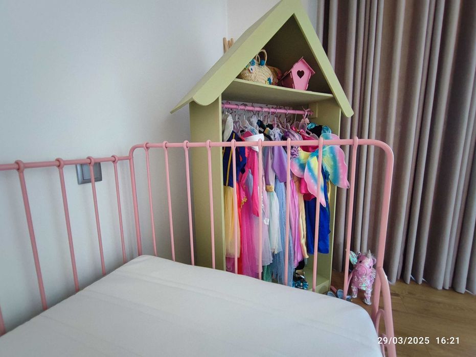 Cama de criança/menina em ferro cor de rosa e colchão 90 X 200cm.