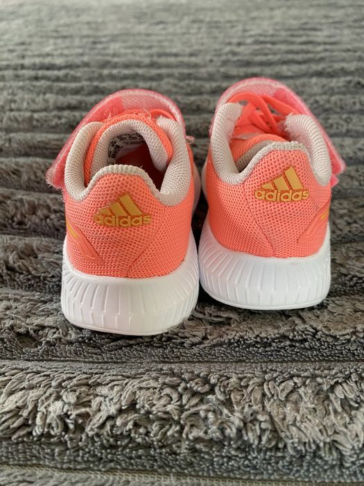 Кросівки Adidas на дівчинку