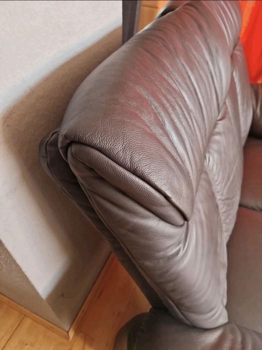 Шкіряний диван з підставкою для ніг, б/у