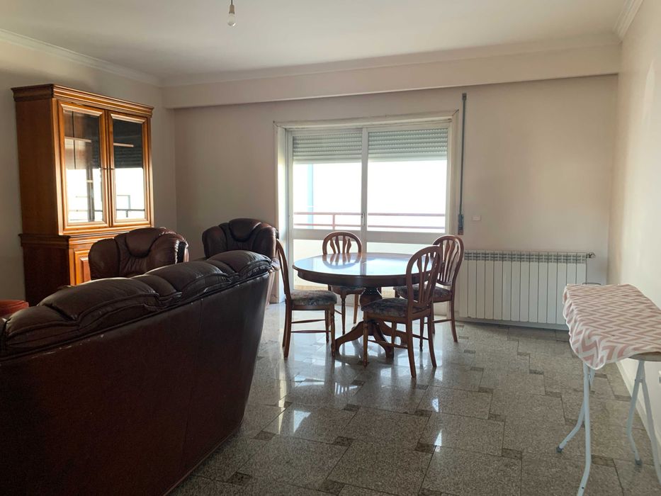 Arrendo apartamento  t3 a estudantes, totalmente mobilado, na rua Poeta Alberto Miranda em Vila Real