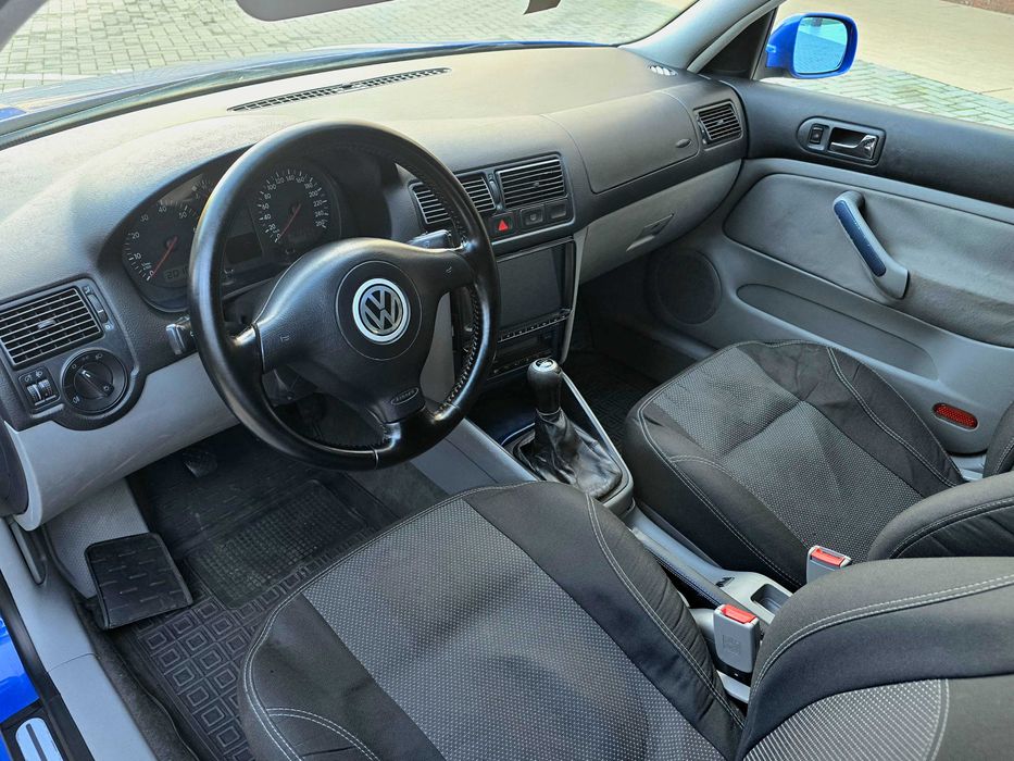 Volkswagen Golf 2000г.в. 1.6 газ-бензин