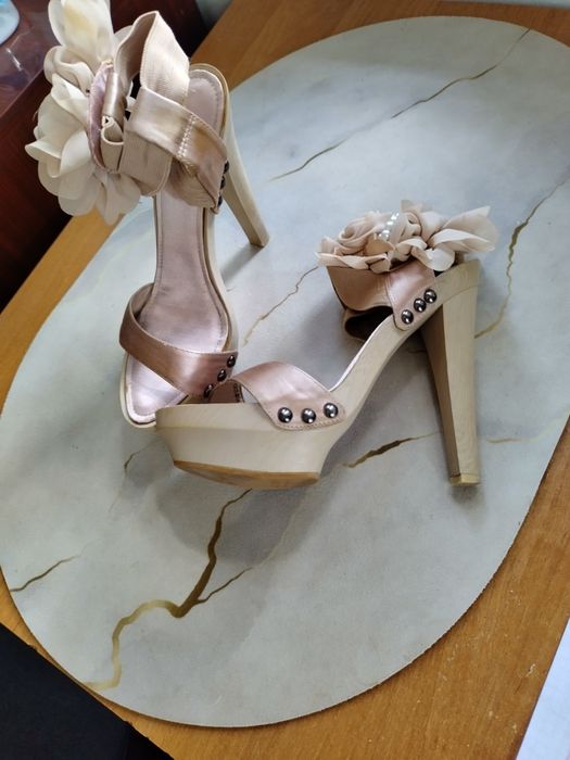 Босоніжки модельні!