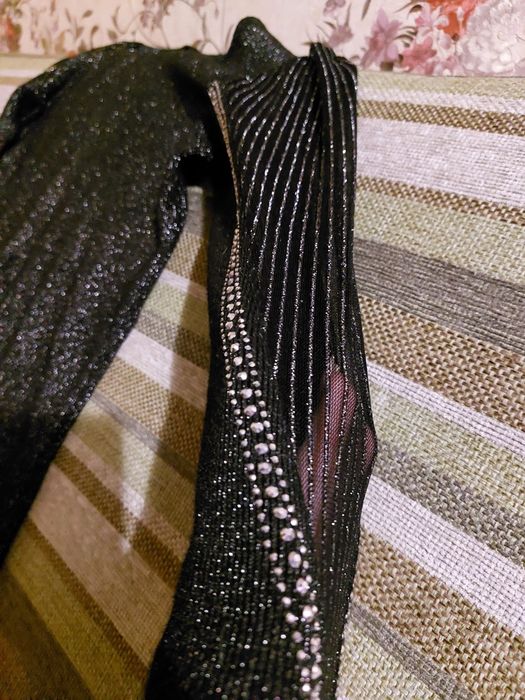 Обтягивающее платье с длинными рукавами