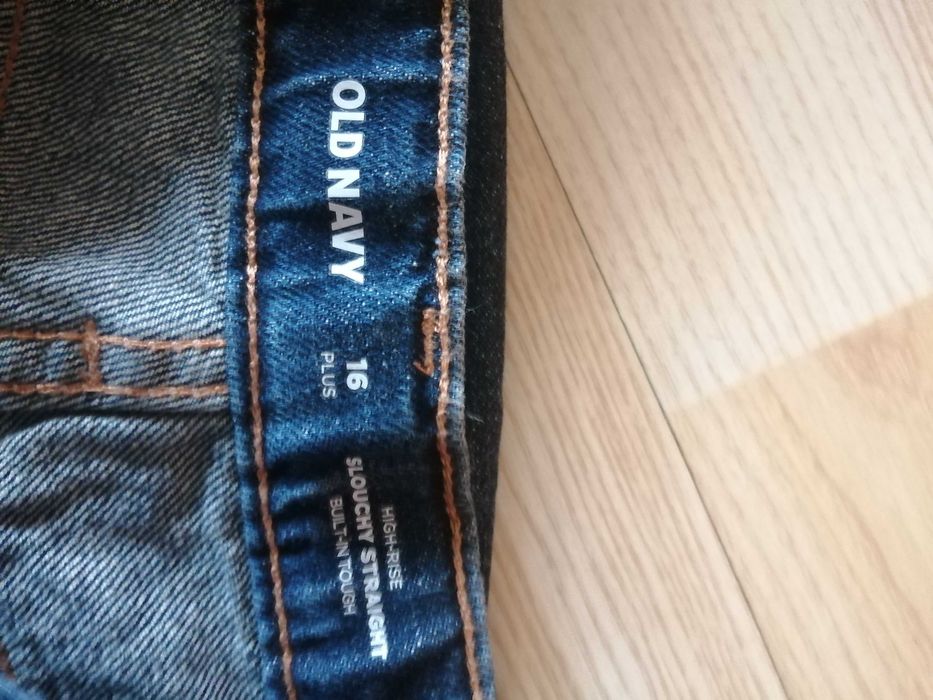 Spodnie jeans z rozdarciami