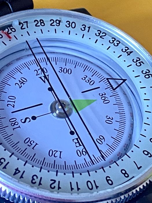 Busola, kompas namiarowy inklinometryczny pryzmatyczny