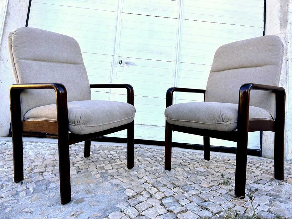 Cadeirão olaio vintage estofado de novo +64comp x 71prof x 99alt.