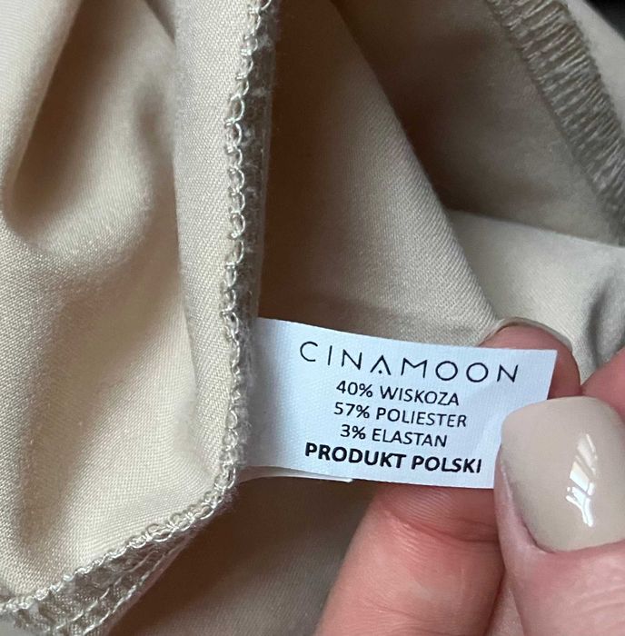 Sukienka z bufiastymi rękawami Cinamoon