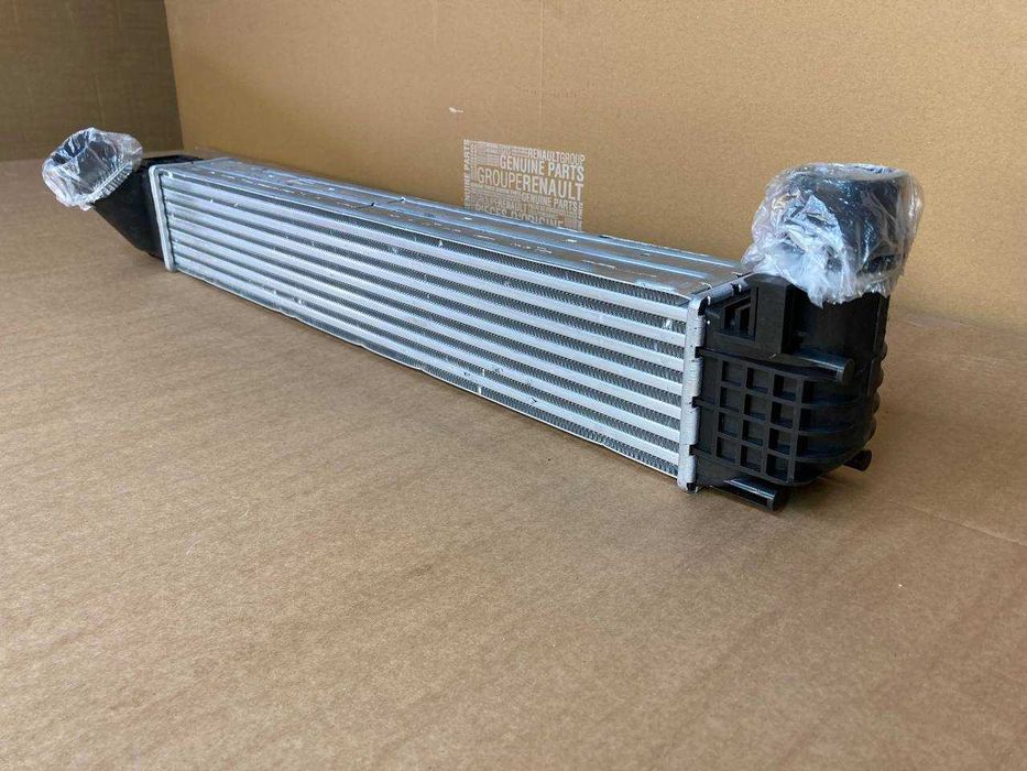 Радіатор інтеркуллер на Renault Megane 3 Scenic 3 / Grand Scenic 3
