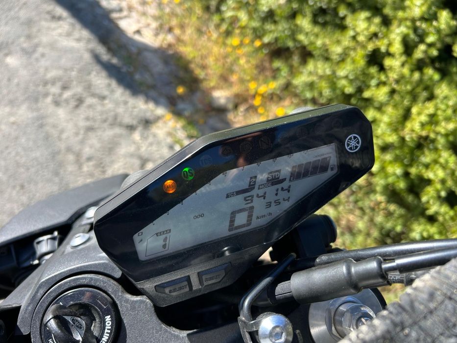 Yamaha MT09 ano 2021 c/ 9420 kms