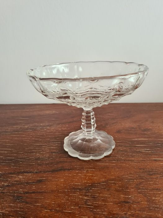 Taça com pé em cristal