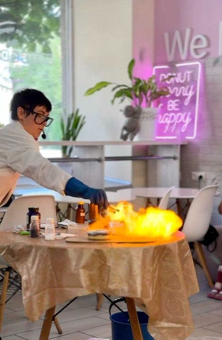 Хімічне Наукове Шоу на дитяче свято Аніматри Аниматор