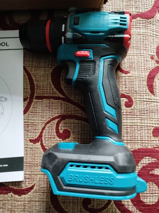 Продам хорошу акумуляторну дрель під макітівську посадку безщітковий