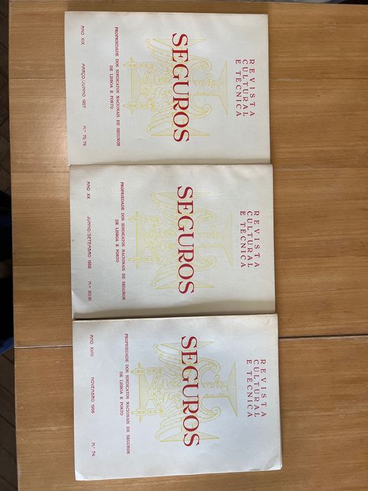 Lote de 7 exemplares da histórica "Seguros - Revista Cultural e Técnica"