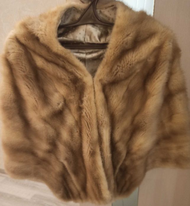 Продам норковую накидку аукционный мех р.46-48