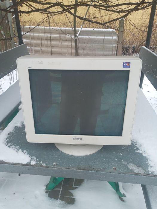 Монітор старого зразка.