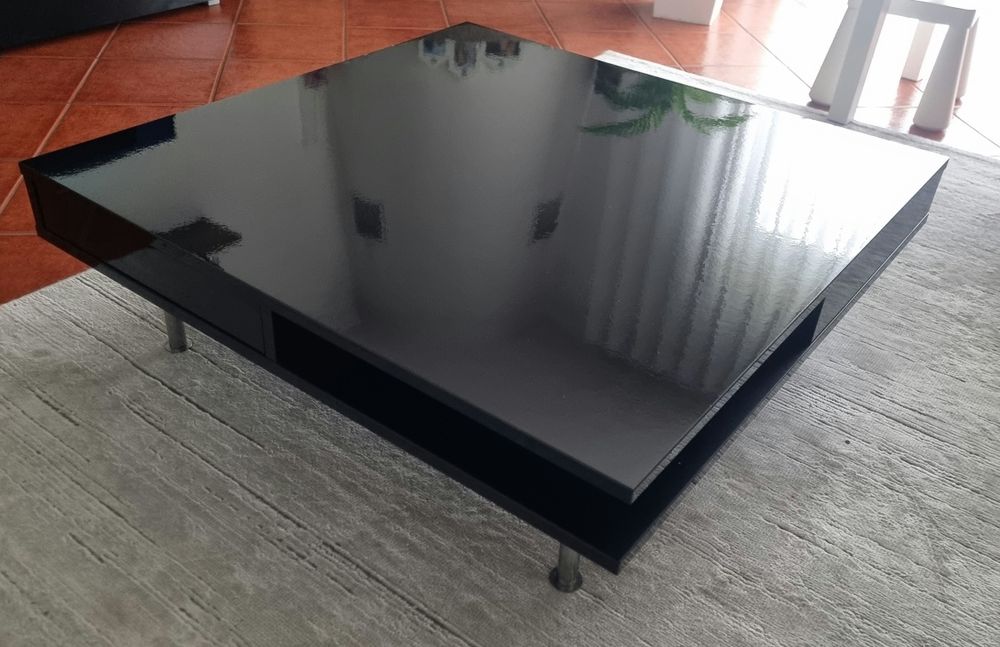 Mesa de centro acabamento Preto Brilhante de alta qualidade como nova