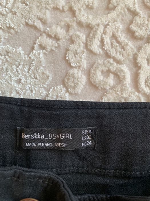 Шорти  Bershka  EUR 34
