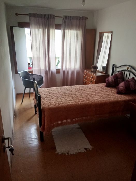 Quarto de solteiro em apartamento T2