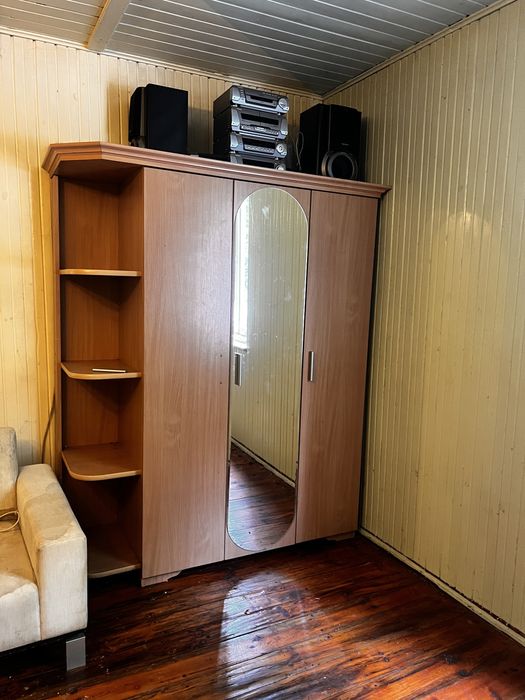 Szafka na ubrania szafa z lustrem garderoba