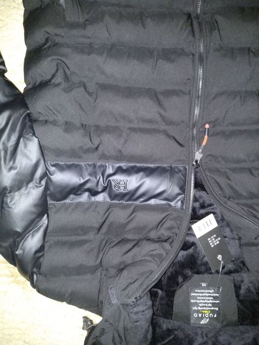 Куртка тёплая с капюшоном Новая