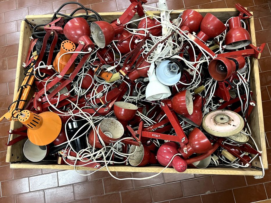 conjunto de mais de 70 candeeiros