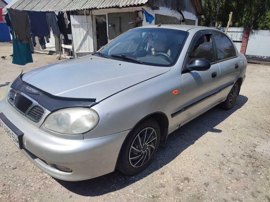 Автомобіль Lanos