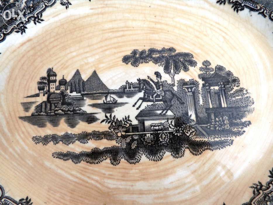 Fábrica de Louça de Sacavém - Travessa estátua