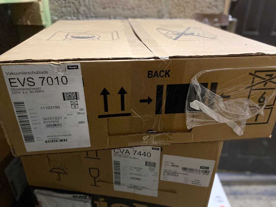 Вакуумний пакувальник Miele EVS 7010 OBSW