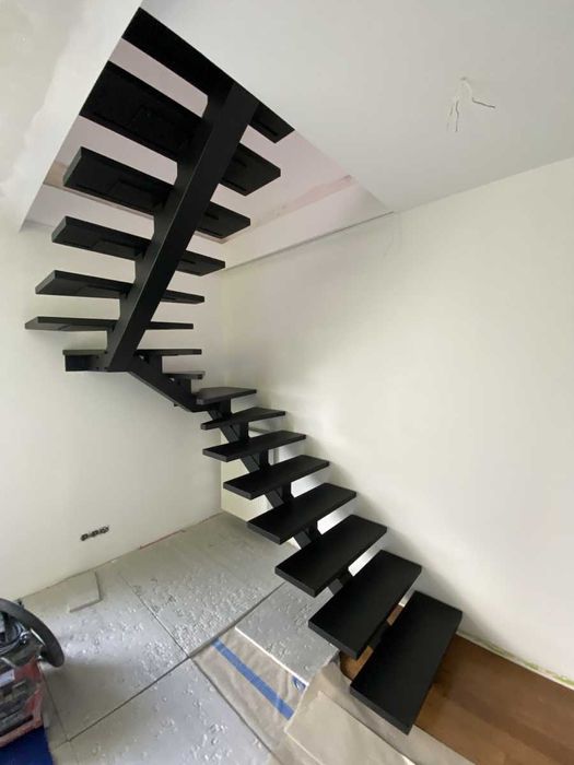 Schody na konstrukcji stalowej, metalowe samonośne, loft
