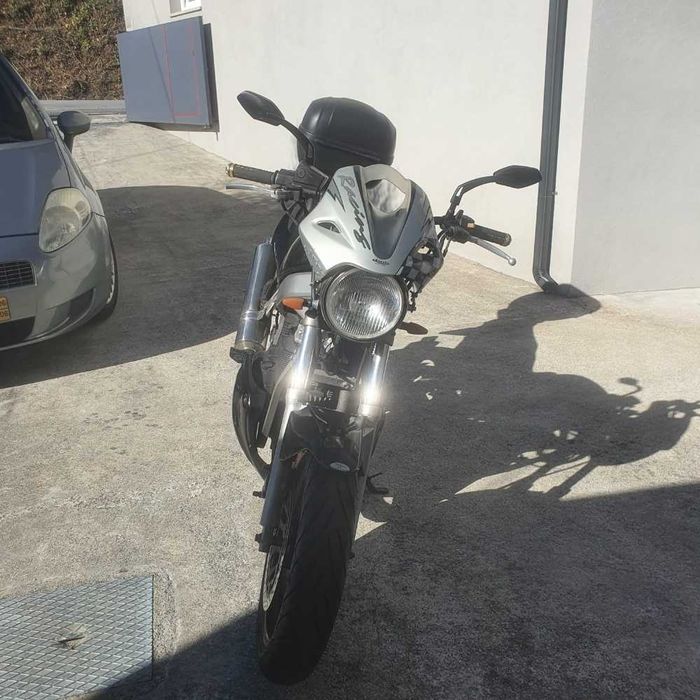Suzuki (Naked) - Excelente Estado