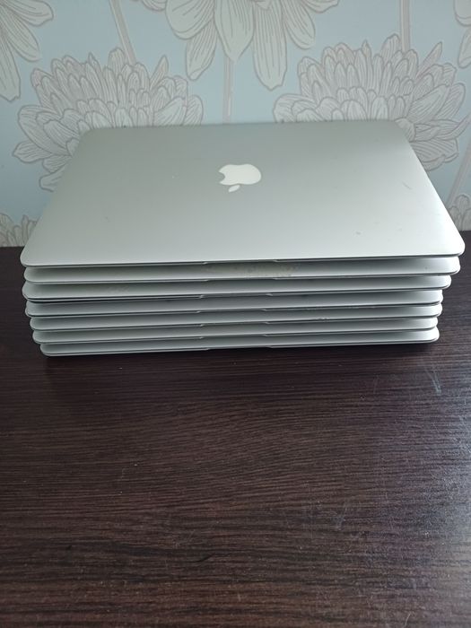 Продам MacBook  Air Model:1466
