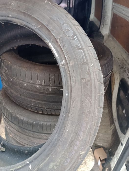 Pneus usados 3 Michelin e 1 Bridgestone 245/45/R17