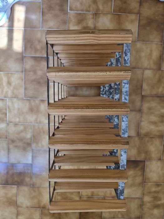Garrafeira / Wine Rack (capacidade: 30 garrafas)