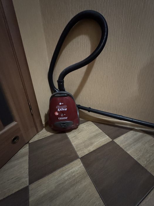 Пилосос LG 1300W