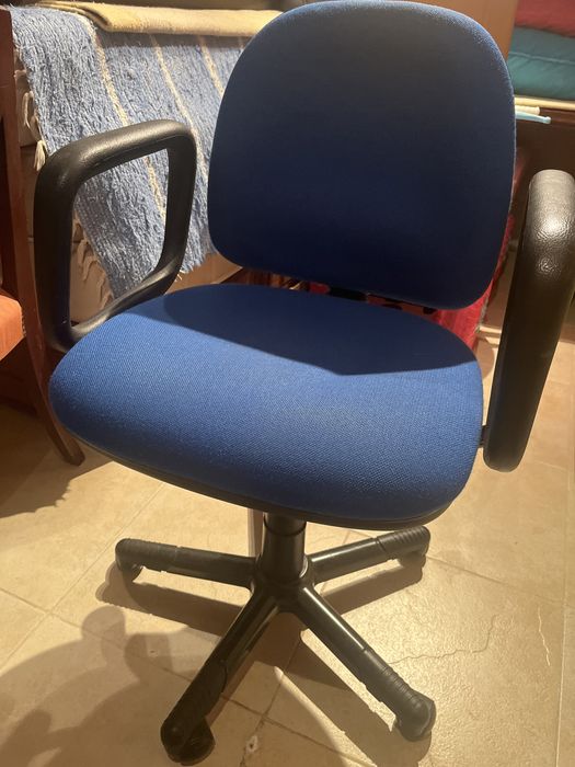 Cadeira com sistema de rodas