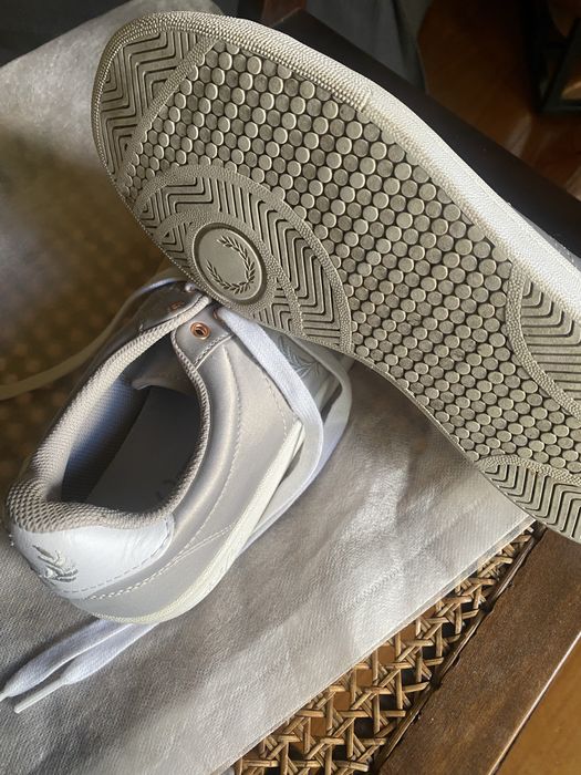 Ténis Fred Perry prateados