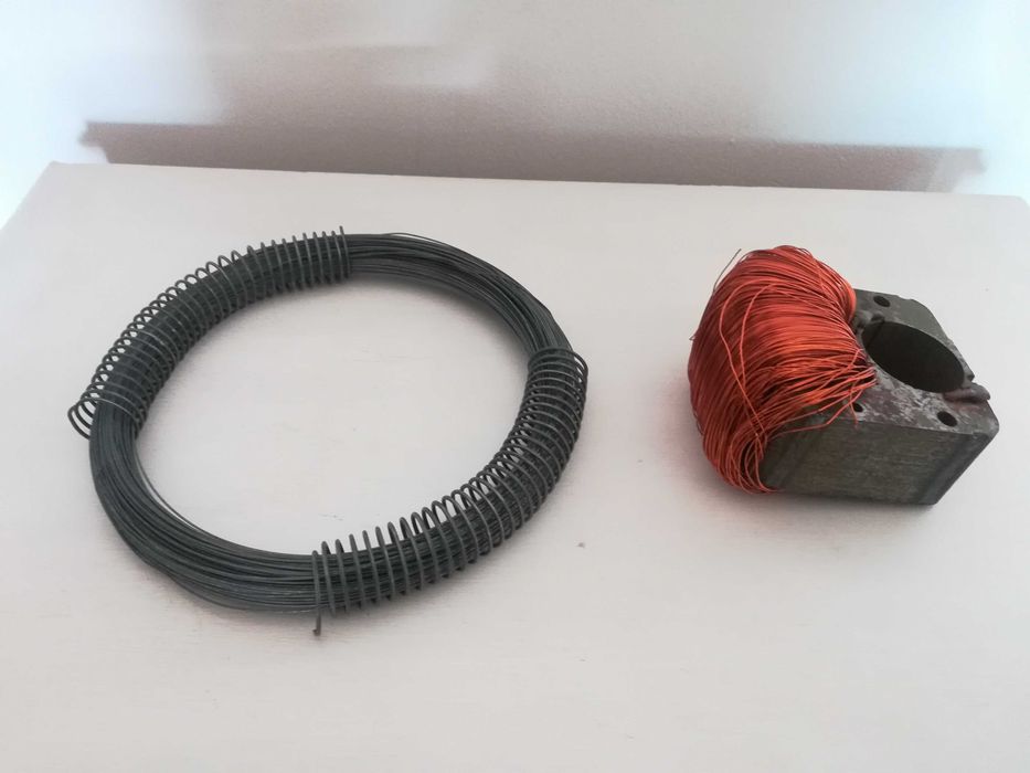Fio de cobre e rolo de arame